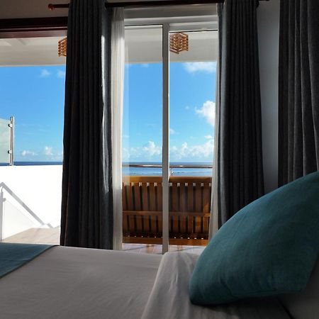 Reef Edge Thulusdhoo, Maldives Otel Dış mekan fotoğraf