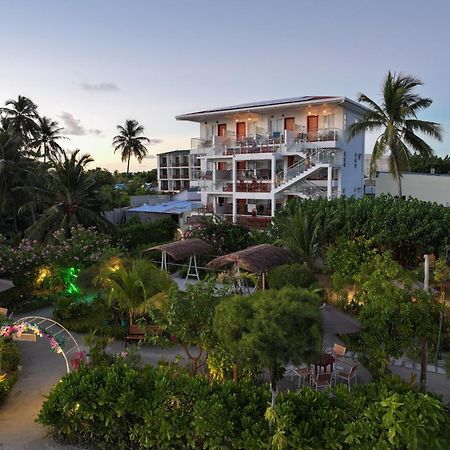Reef Edge Thulusdhoo, Maldives Otel Dış mekan fotoğraf