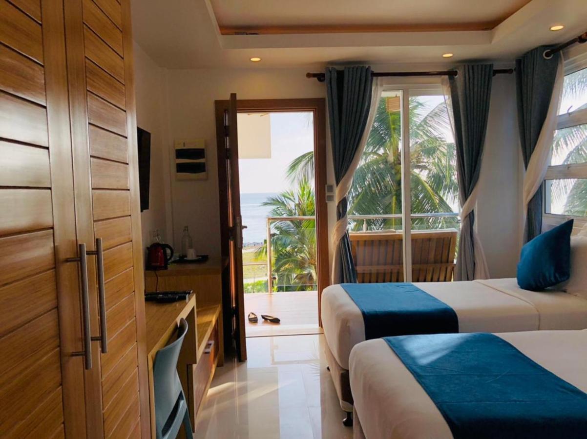 Reef Edge Thulusdhoo, Maldives Otel Dış mekan fotoğraf