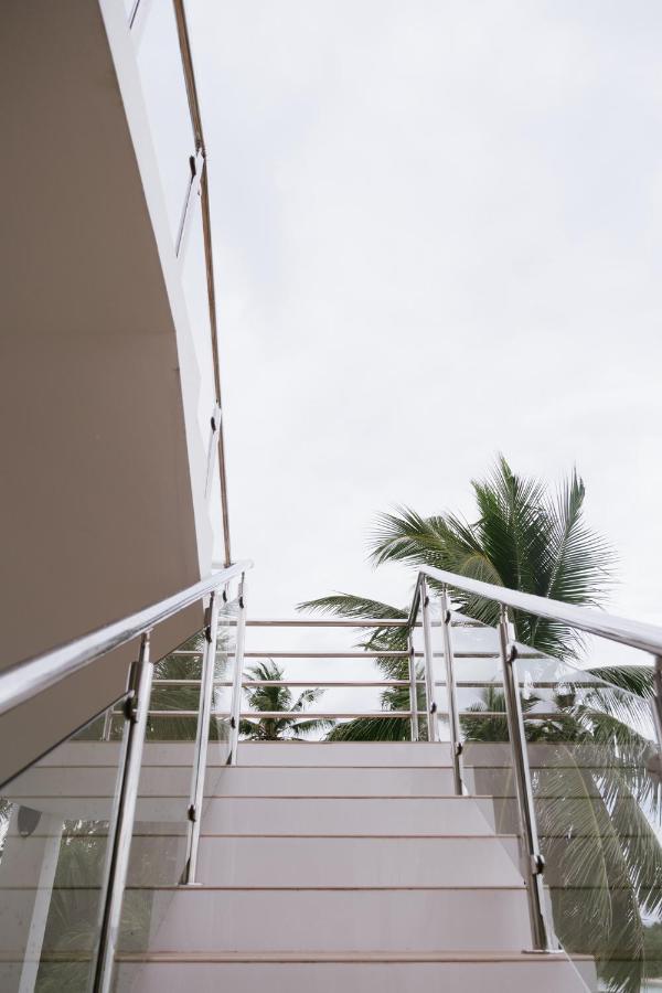 Reef Edge Thulusdhoo, Maldives Otel Dış mekan fotoğraf