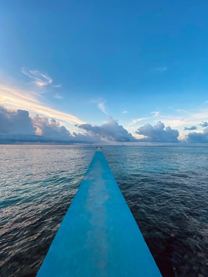 Reef Edge Thulusdhoo, Maldives Otel Dış mekan fotoğraf