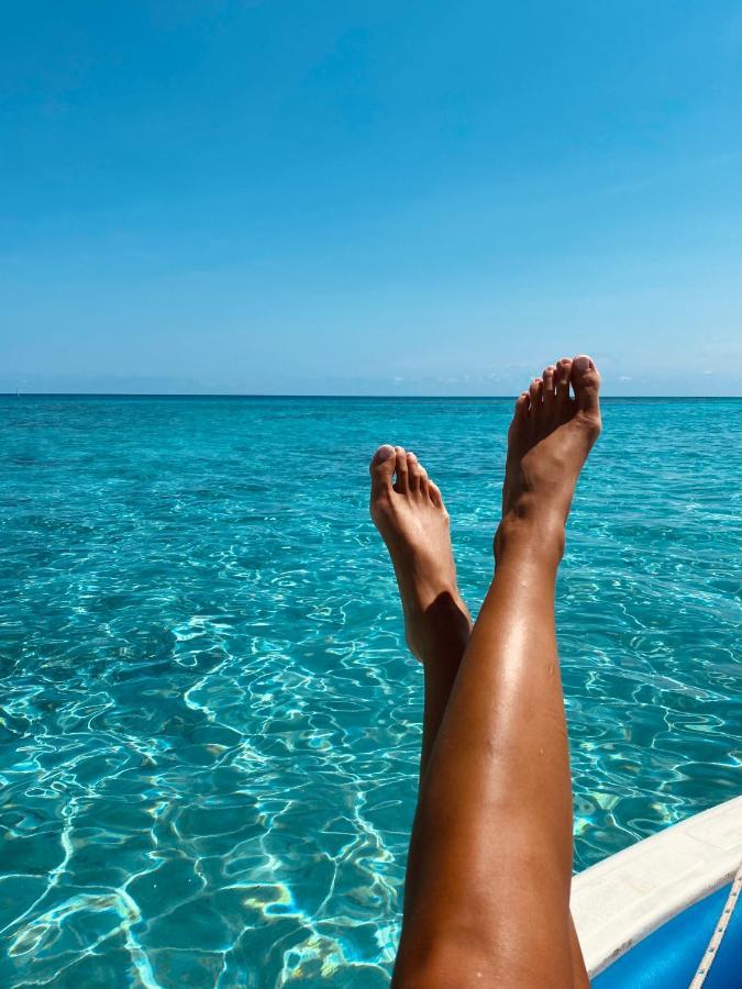 Reef Edge Thulusdhoo, Maldives Otel Dış mekan fotoğraf