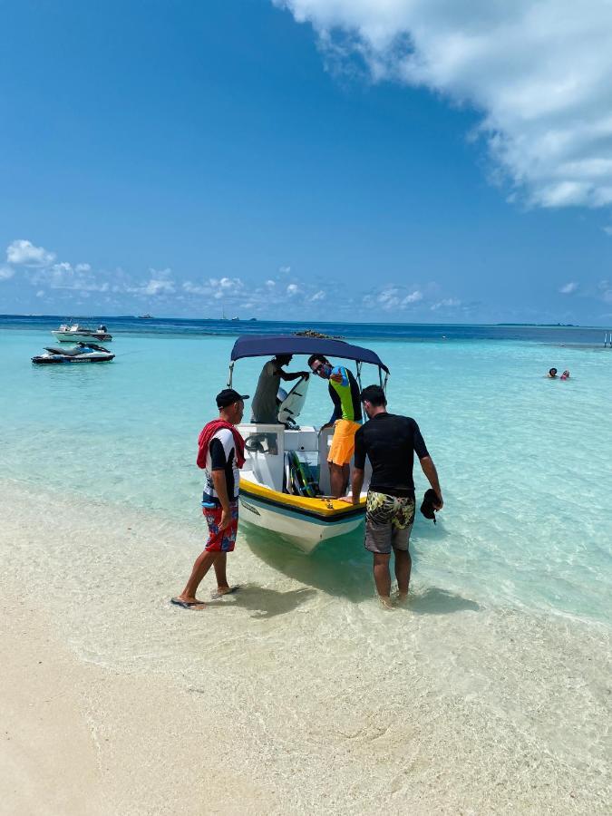 Reef Edge Thulusdhoo, Maldives Otel Dış mekan fotoğraf