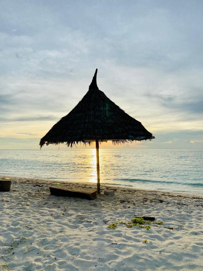 Reef Edge Thulusdhoo, Maldives Otel Dış mekan fotoğraf