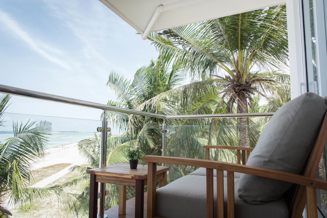 Reef Edge Thulusdhoo, Maldives Otel Dış mekan fotoğraf