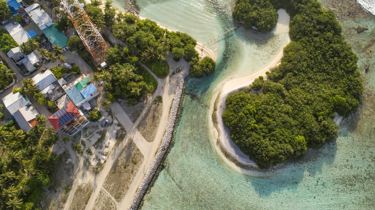 Reef Edge Thulusdhoo, Maldives Otel Dış mekan fotoğraf