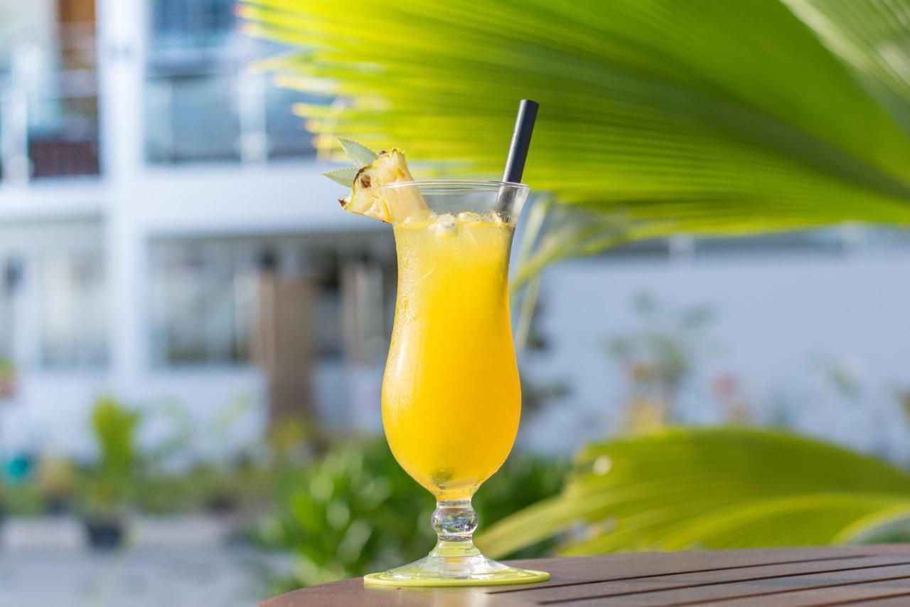 Reef Edge Thulusdhoo, Maldives Otel Dış mekan fotoğraf